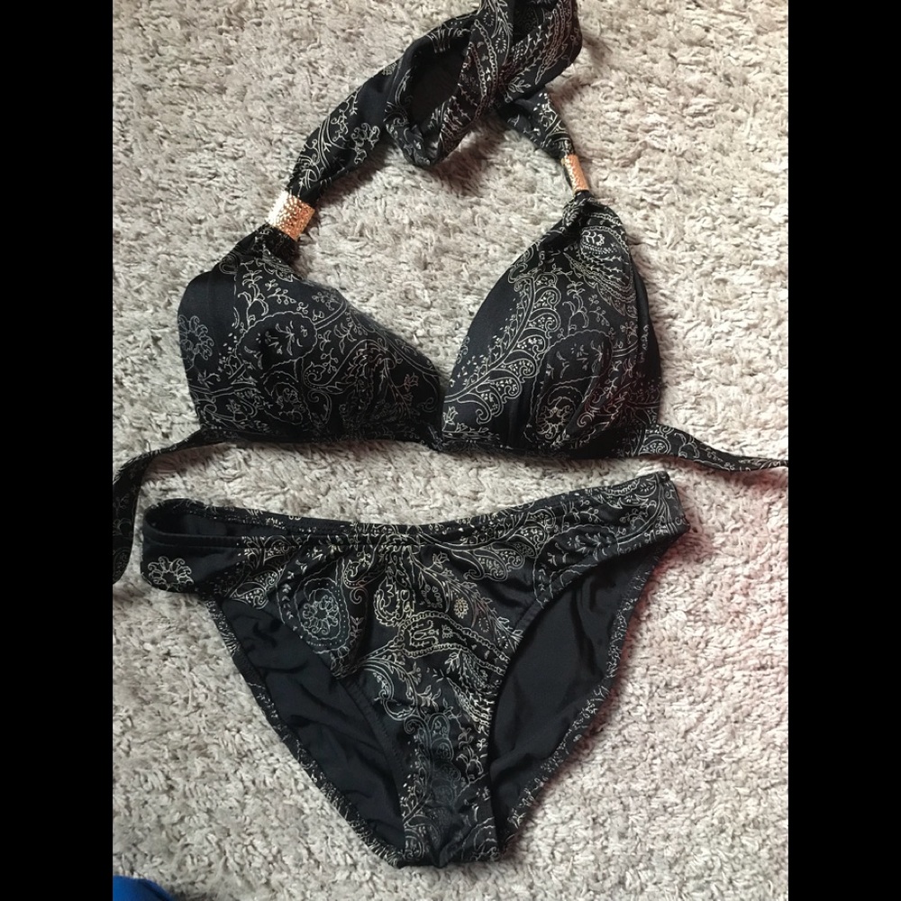 Top Size C. Bottoms moderate coverage size 8.